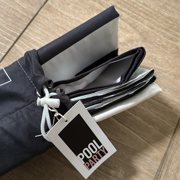 Pool Party ultra thin quick dry towel NWT Santa Barbara design studio - Picture 4 of 6